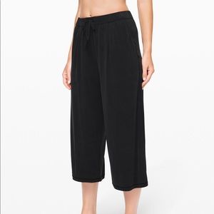 NWT Lululemon Flow in Elegance Crop